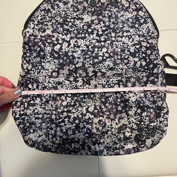 Lululemon Festival Bag - Picture 8 of 16